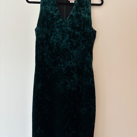 Crushed green velvet party dress - Picture 2 of 7